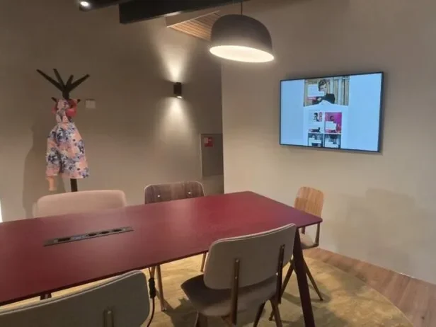 Stremo-schermen met Google TV bij P3 Purmerend
